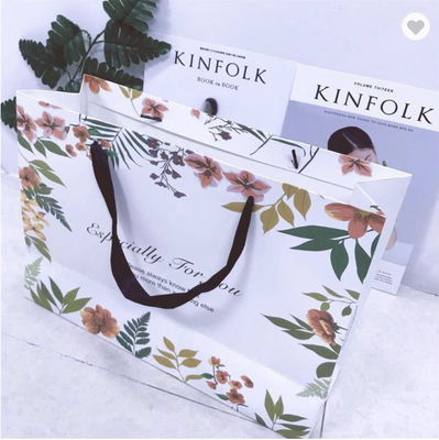 Good price Matt Laminated Gusset Paper Bag Packaging Art Paper Luxury Gift Bags With Flower online