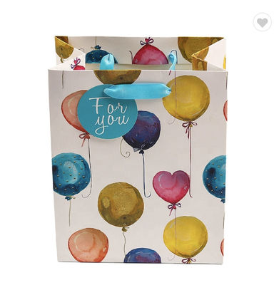 Un buen precio. Bolsa de compras de papel personalizada de 25x15x35cm con mango con patrones de globos coloridos en línea